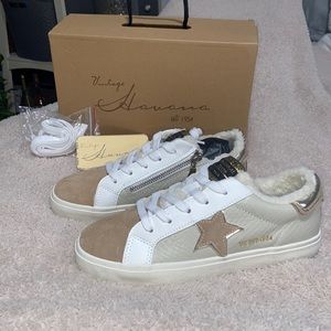 NEW! “Saige” Leather VH Sneaker 👟